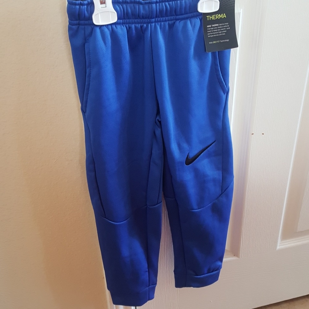 NWT Nike Dri-Fit SZ 5